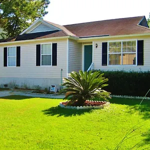 Clean And Cozy House Near Tybee Beaches! Holiday home